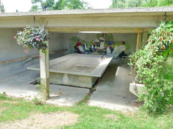 Estang%20arènes%20Lavoir%201.jpg